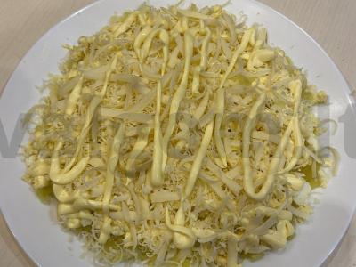 "Naujųjų metų" salotos su bulvėmis ir krabų lazdelėmis Žingsnis 4