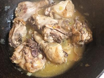 Vištiena keptuvėje Žingsnis 3