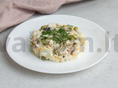 Salotos su žuvies konservais, žaliaisiais žirneliais, ryžiais ir kiaušiniais Žingsnis 4