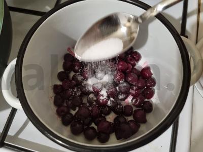 Vyšninių aitriųjų paprikų pipirų coulis Žingsnis 1