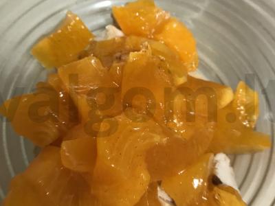 Ryškios salotos su vištienos krūtinėle, persimonais, sezamo sėklomis ir pistacijomis Žingsnis 2