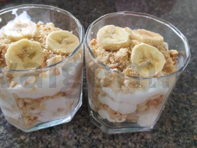 Bananų desertas be kepimo pagrindine nuotrauka