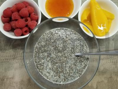 Egzotiškas desertas iš chia sėklų su augaliniu pienu Žingsnis 1