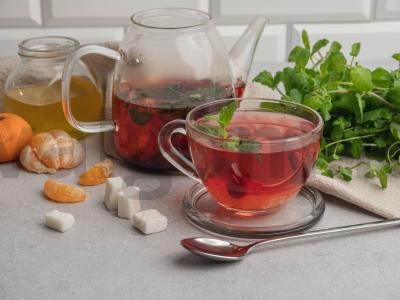 Arbata su avietėmis, medumi ir mandarinais pagrindine nuotrauka