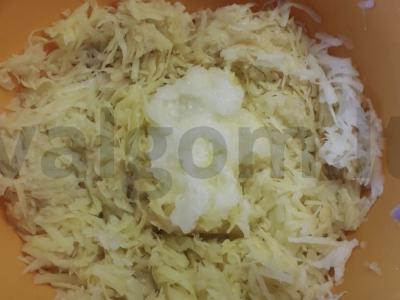 Bulviniai blyneliai su svogūnais ant ruginių miltų Žingsnis 2