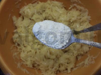 Bulviniai blyneliai su svogūnais ant ruginių miltų Žingsnis 4