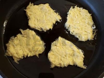 Bulviniai blyneliai su svogūnais ant ruginių miltų Žingsnis 5