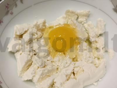 Minkšti sūrio pyragaičiai su paprastu receptu Žingsnis 1