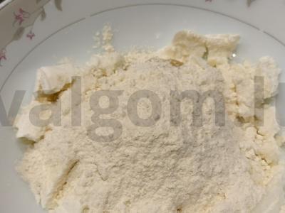 Minkšti sūrio pyragaičiai su paprastu receptu Žingsnis 3