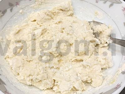 Minkšti sūrio pyragaičiai su paprastu receptu Žingsnis 4