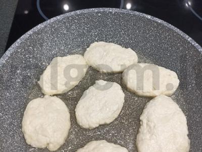 Minkšti sūrio pyragaičiai su paprastu receptu Žingsnis 5