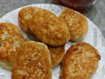 Minkšti sūrio pyragaičiai su paprastu receptu pagrindine nuotrauka