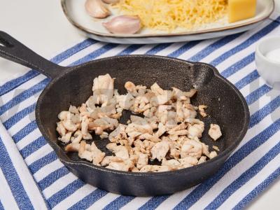 Karštas užkandis iš įdarytų pomidorų su vištiena Žingsnis 1