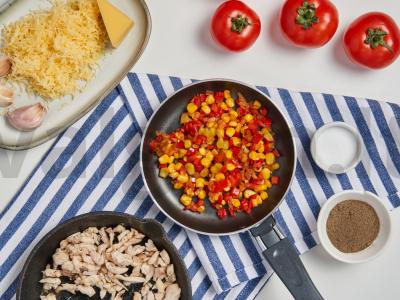 Karštas užkandis iš įdarytų pomidorų su vištiena Žingsnis 2