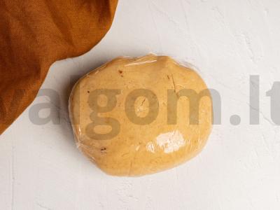 Imbieriniai pyragaičiai su glajumi ant lazdelės snieguolių forma Žingsnis 3