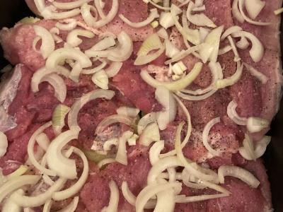 Kiauliena, kepta su bulvėmis ir pievagrybiais po sūrio plutele Žingsnis 9