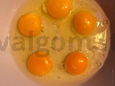 Pomidorų omletas Žingsnis 2