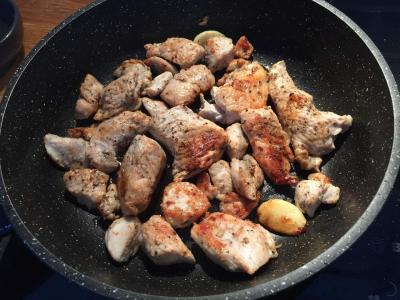 Spagečiai grietinėlės ir mėsos padaže Žingsnis 3