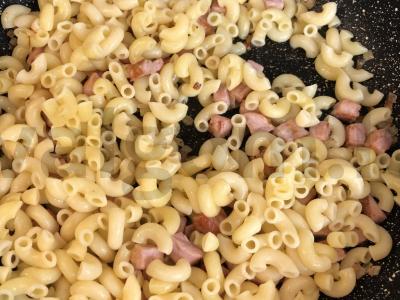 Mac-n-cheese su kumpiu ir sūriu. Žingsnis 3