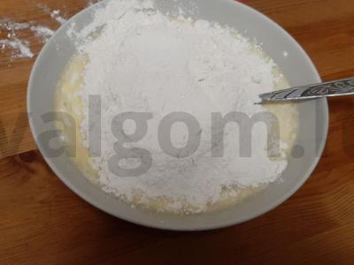 Skanus biskvitas su grietine Žingsnis 5