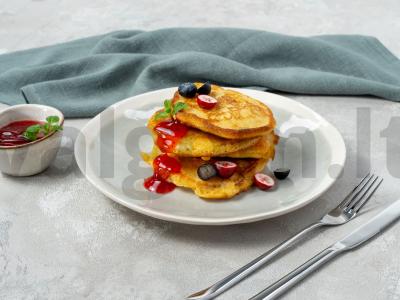 Kukurūzų miltų blyneliai su kefyru pagrindine nuotrauka