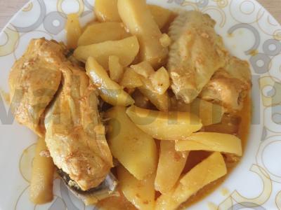 Kepta vištiena su bulvėmis pagrindine nuotrauka