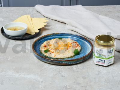 Skanus ir paprastas humusas pagrindine nuotrauka