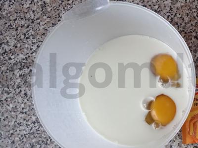 Blyneliai su vaniliniu cukrumi ant pieno Žingsnis 1