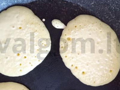 Blyneliai su vaniliniu cukrumi ant pieno Žingsnis 6