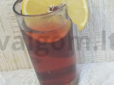 Vitaminų kompotas iš šaldytų uogų su citrina pagrindine nuotrauka