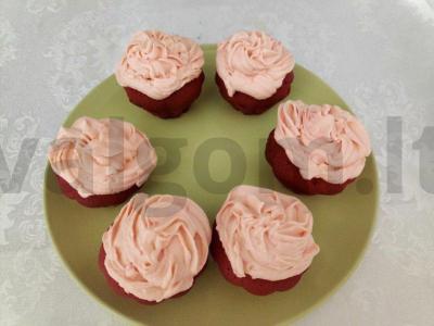 Ekstravagantiški "Red Velvet" keksiukai su kefyru pagrindine nuotrauka