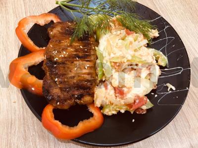 Sezame marinuotas kiaulienos kepsnys pagrindine nuotrauka