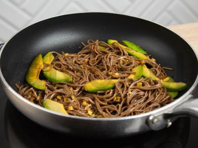 Soba su avokadais, laimu ir pistacijomis Žingsnis 4