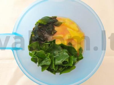 Mango, apelsinų, špinatų ir bazilikų kokteilis Žingsnis 1