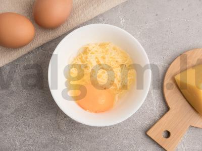 Sūriu ir kiaušiniu įdaryti baklažanai Žingsnis 2