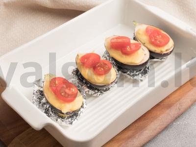 Sūriu ir kiaušiniu įdaryti baklažanai Žingsnis 3