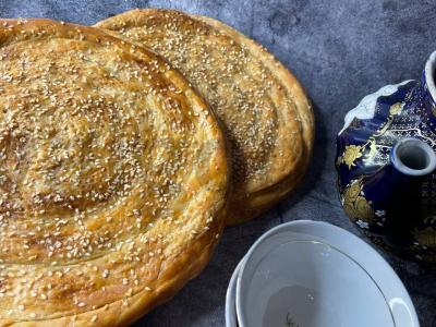 Tadžikijos nacionaliniai sluoksniuoti pyragaičiai pagrindine nuotrauka