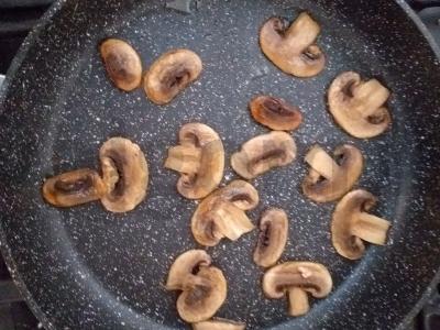 Vištienos ir grybų pica ant plonos plokščios duonos Žingsnis 1