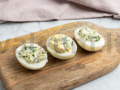 Kiaušiniai, įdaryti žaliaisiais svogūnais ir tryniu Žingsnis 3