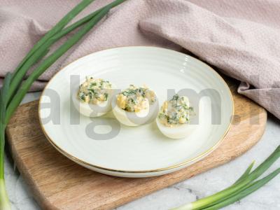 Kiaušiniai, įdaryti žaliaisiais svogūnais ir tryniu Žingsnis 4