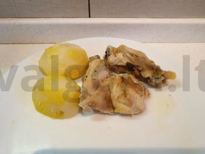 Keptos vištienos šlaunelės aštriame padaže pagrindine nuotrauka