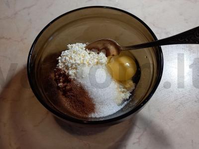 Sluoksniai su varške, kiviais ir bananais Žingsnis 1
