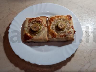 Sluoksniai su varške, kiviais ir bananais pagrindine nuotrauka