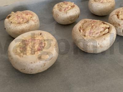 Įdaryti grybai Sočio stiliumi pagrindine nuotrauka