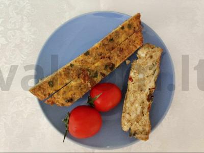 Kalakutienos terina su saulėje džiovintais pomidorais pagrindine nuotrauka