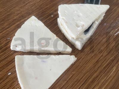 Mini sumuštinukai su sūriu, alyvuogėmis ir cervalata Žingsnis 1