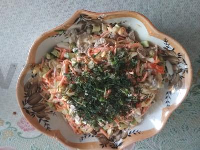 Salotos "Heartbreaker" su vištienos širdelėmis pagrindine nuotrauka