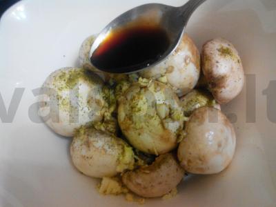 Kepti grybai su prieskoniais Žingsnis 1