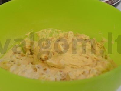 Keksas su graikiniais riešutais ir abrikosais Žingsnis 4