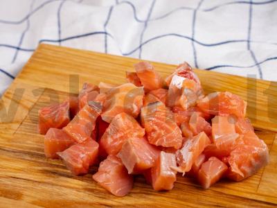 Žuvies salotos su avokadais ir garstyčių bei medaus padažu Žingsnis 3